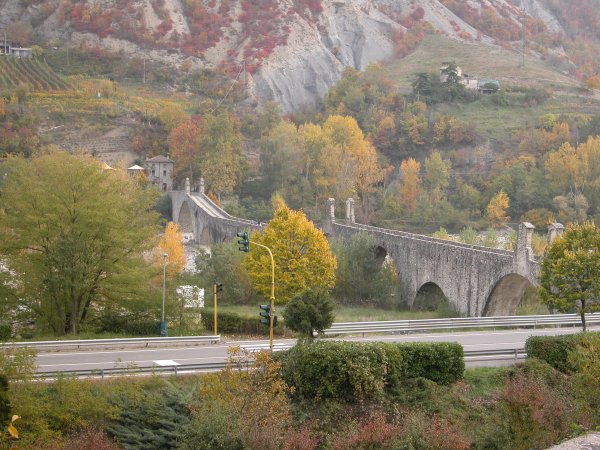 Ponte Gobbo a Bobbio (82676 bytes)